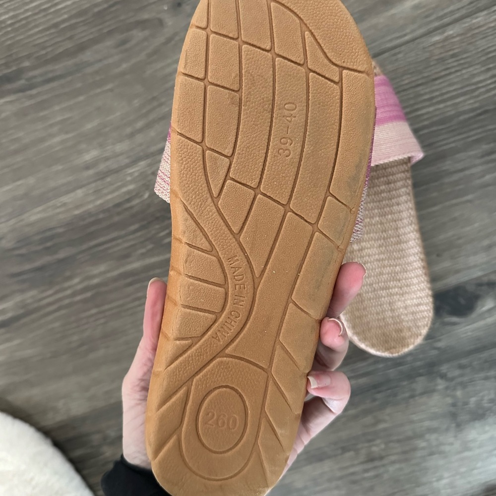 SHEIN Pink Slides - Picture 2 of 2